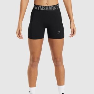 Size medium. Gymshark flex shorts.